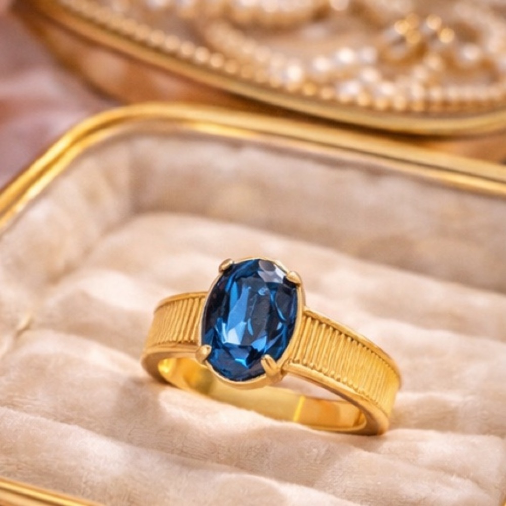 Premier Designs Azure 1390 Gold Ring Deep Blue Oval Stone Size 6 NWT Box